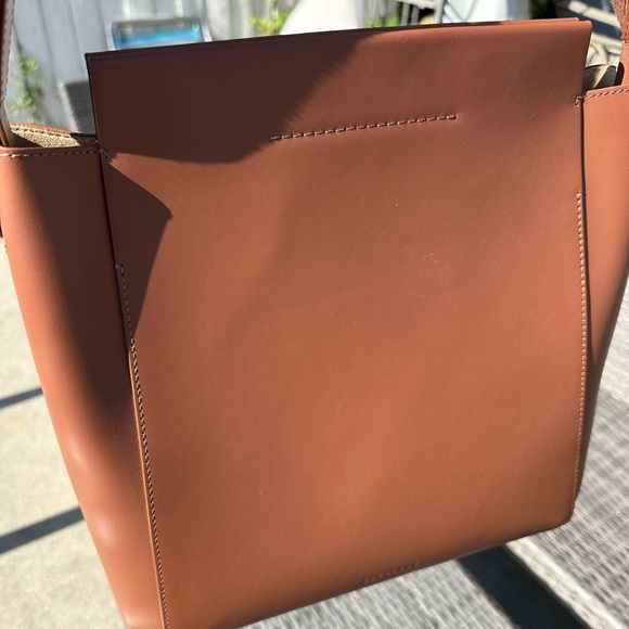 Everlane the Form Bag in Cognac - Picture 2 of 4